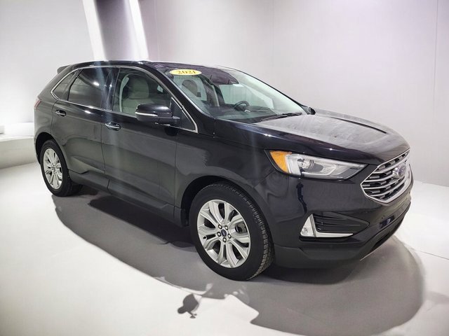 Used 2021 Ford Edge Titanium image 2