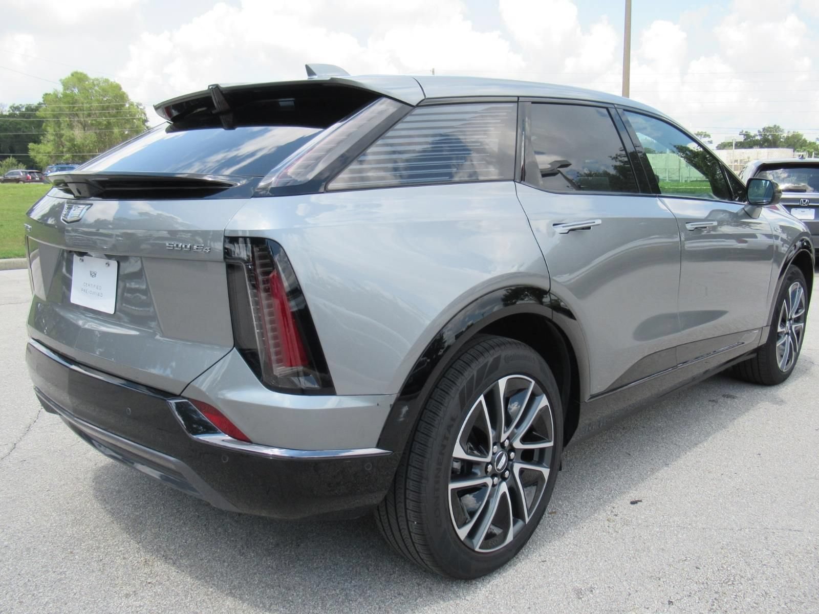 Certified 2025 Cadillac Optiq Sport 2 w/ LPO, Floor Liner Package AWD/4WD image 9