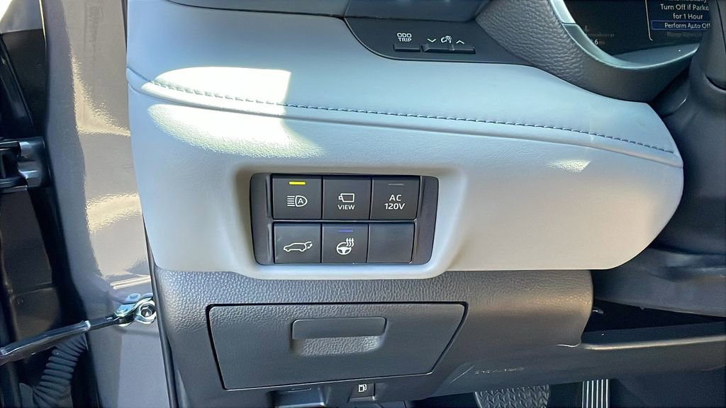 Used 2024 Toyota Highlander Limited AWD/4WD image 28