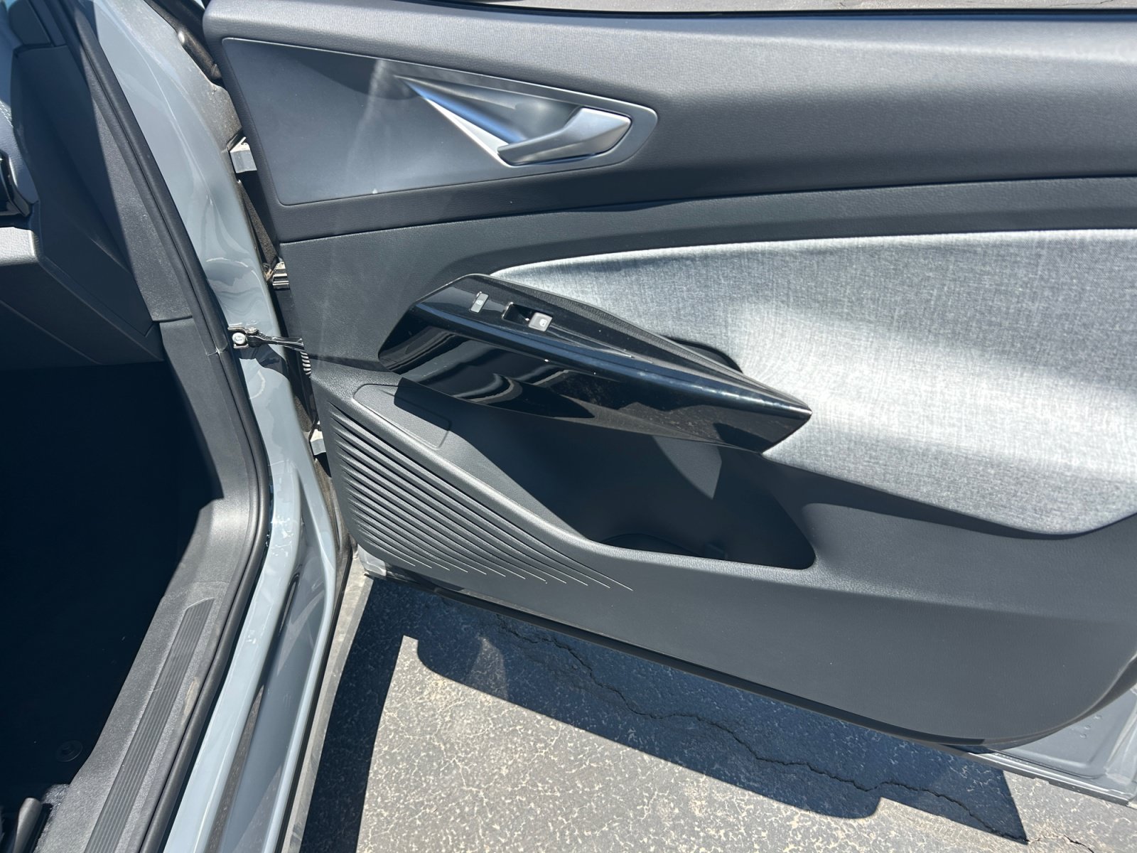 New 2025 Volkswagen ID.4 Pro RWD image 16