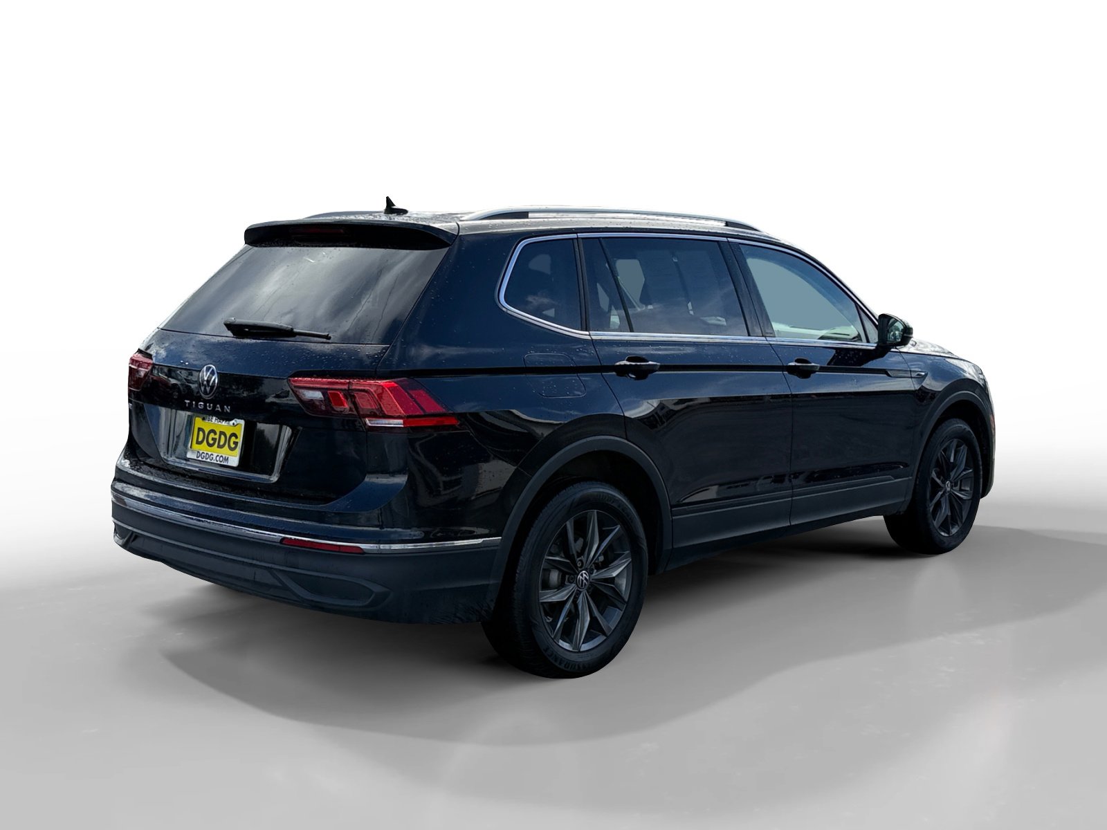 Certified 2023 Volkswagen Tiguan SE image 5