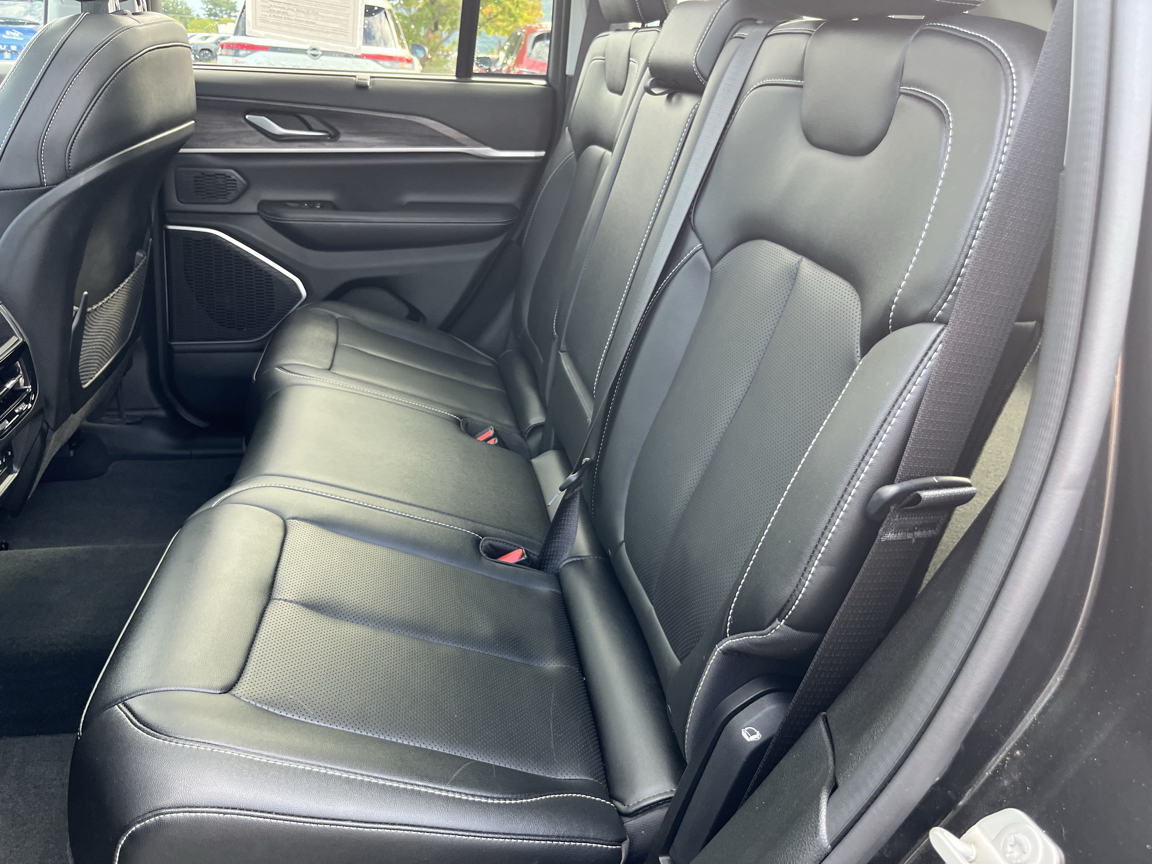Used 2023 Jeep Grand Cherokee 4WD 4xe w/ Luxury Tech Group II image 19
