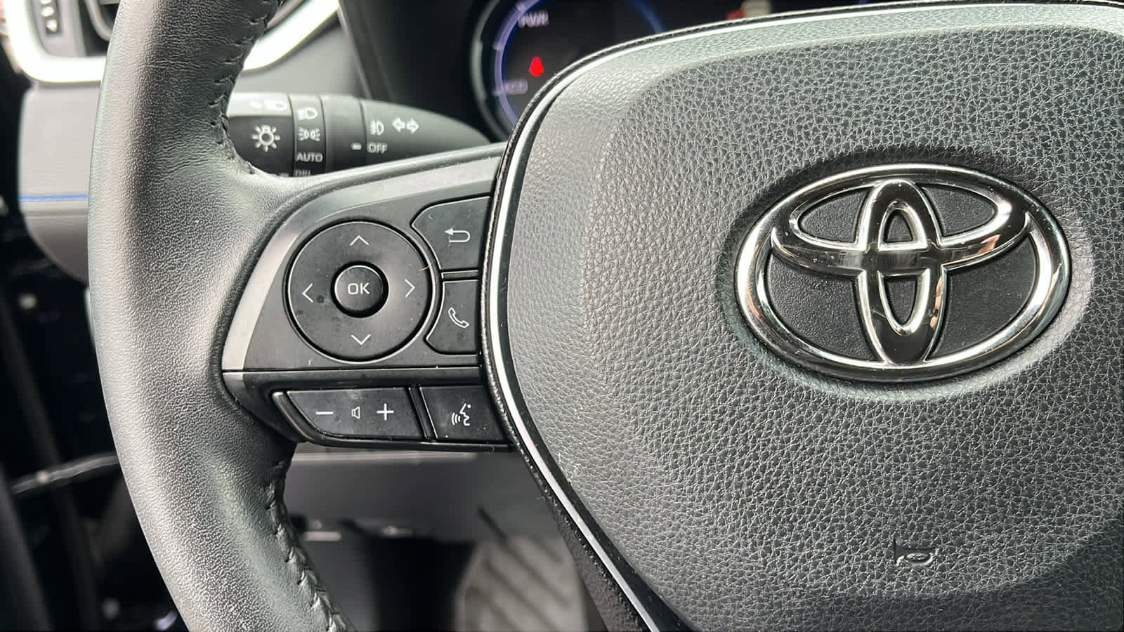 Used 2019 Toyota RAV4 XSE w/ Carpet Mat Package image 12