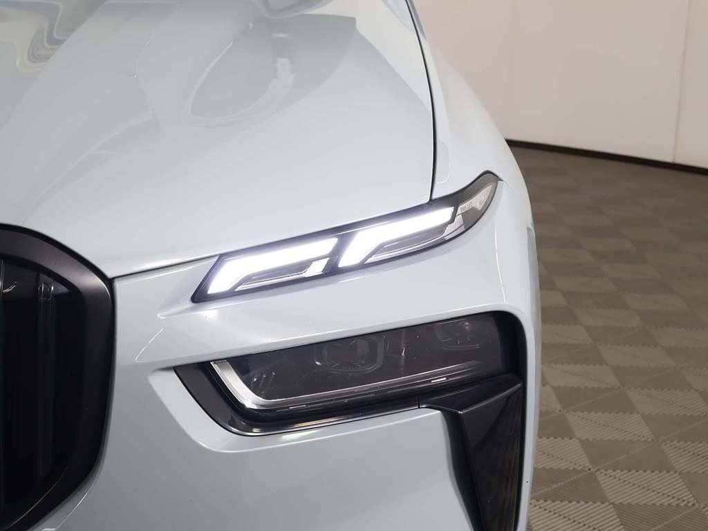 Used 2024 BMW X7 xDrive40i w/ Executive Package image 17