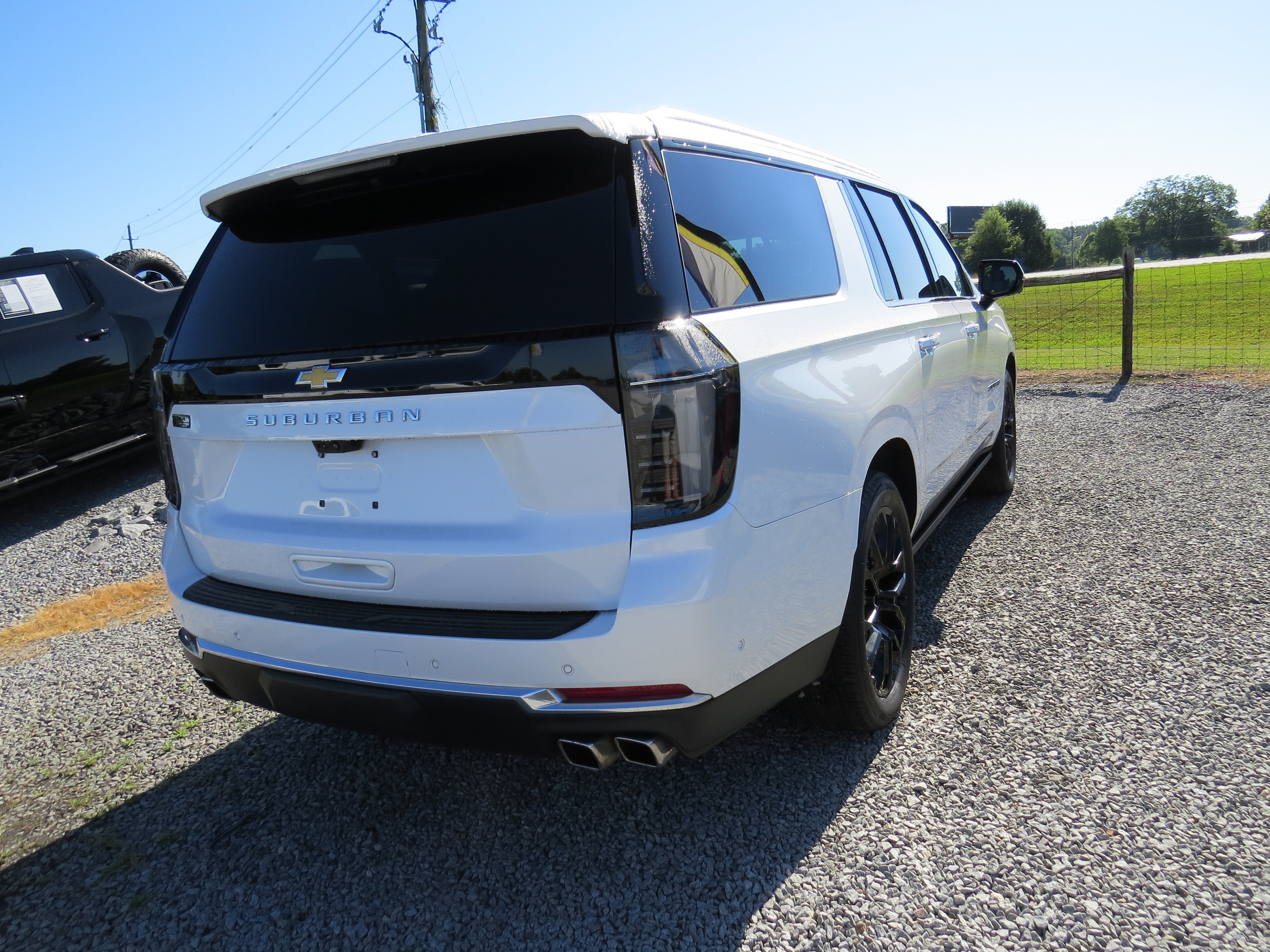 Used 2025 Chevrolet Suburban High Country AWD/4WD image 15