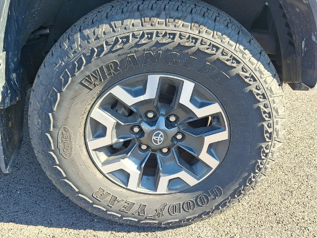 Used 2021 Toyota Tacoma TRD Off-Road w/ Technology Package AWD/4WD image 8