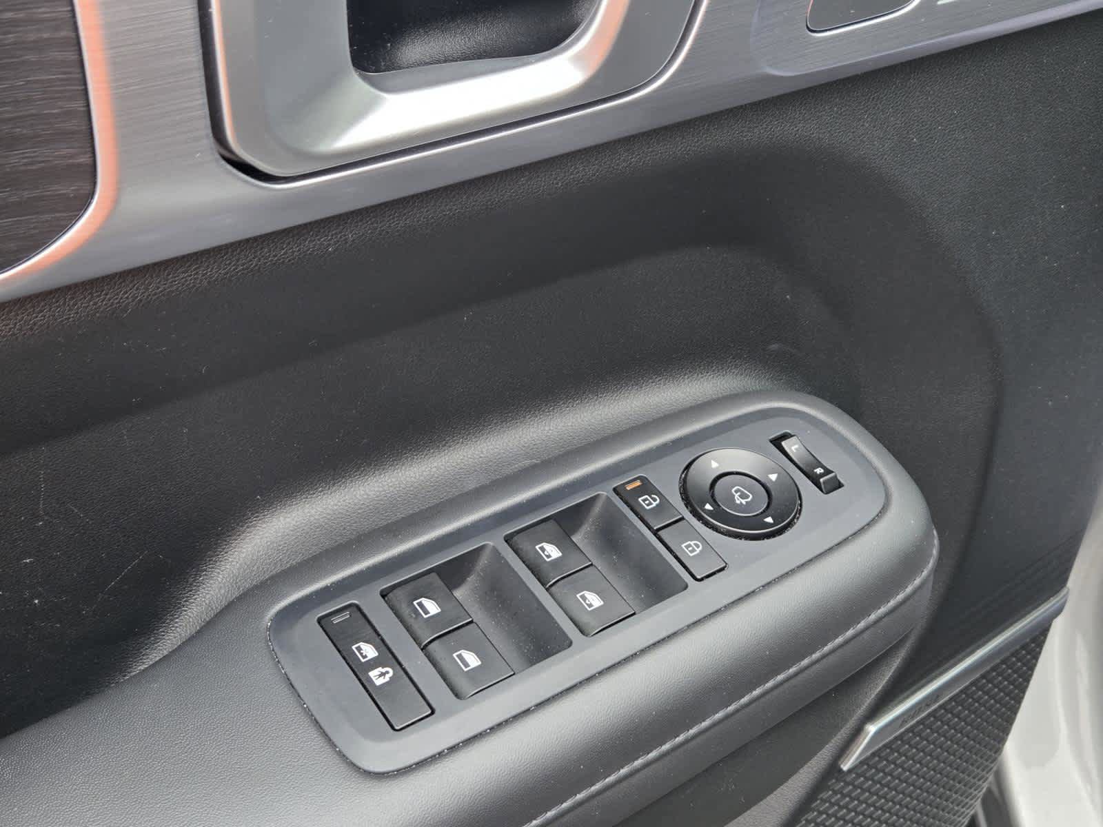 Used 2024 Hyundai Santa Fe Limited FWD image 11