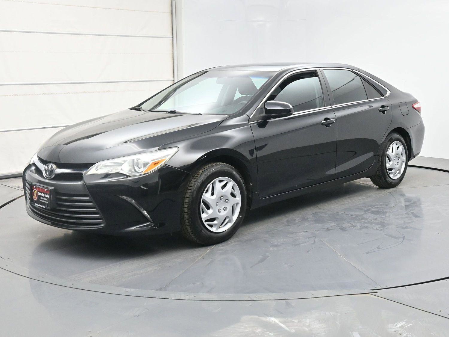 Used 2015 Toyota Camry LE FWD image 1