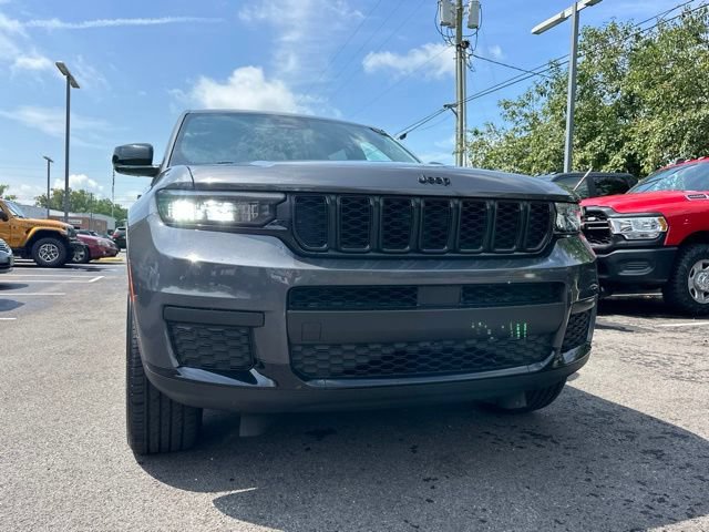 Used 2023 Jeep Grand Cherokee L Laredo AWD/4WD image 19