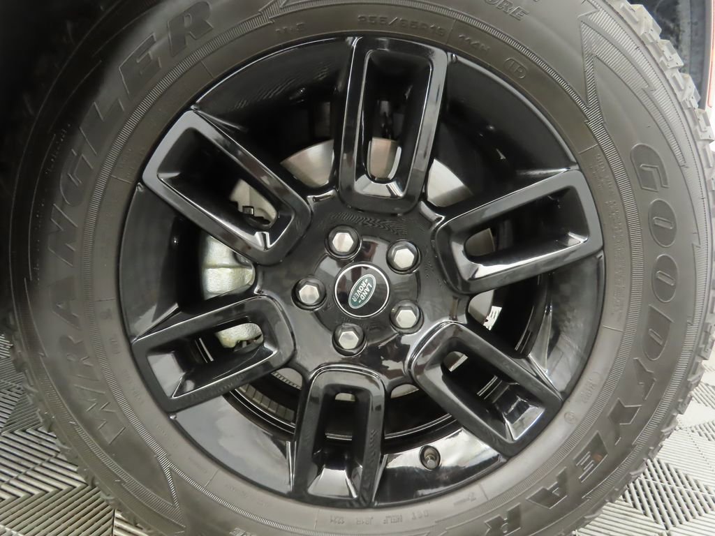 Certified 2023 Land Rover Defender 110 S image 33