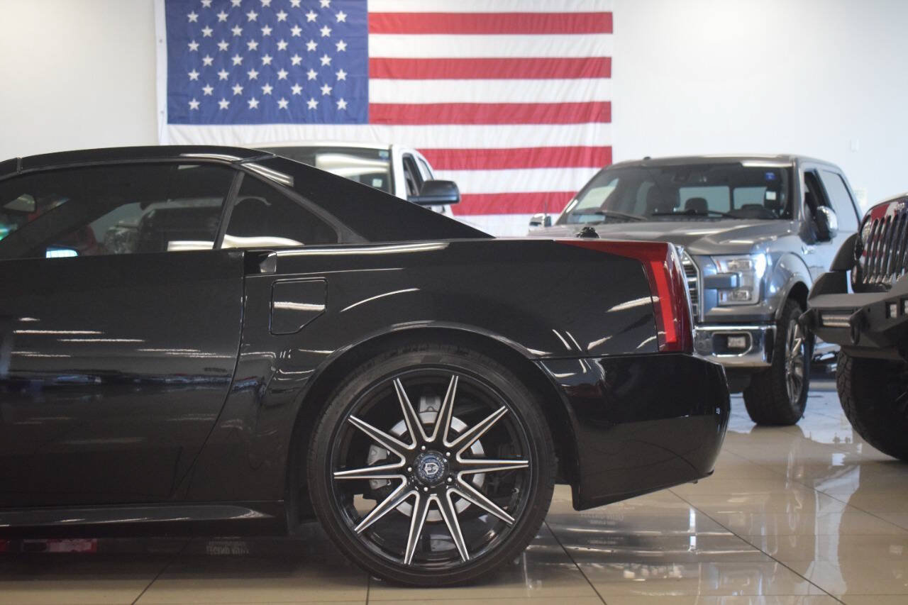 Used 2005 Cadillac XLR RWD image 25
