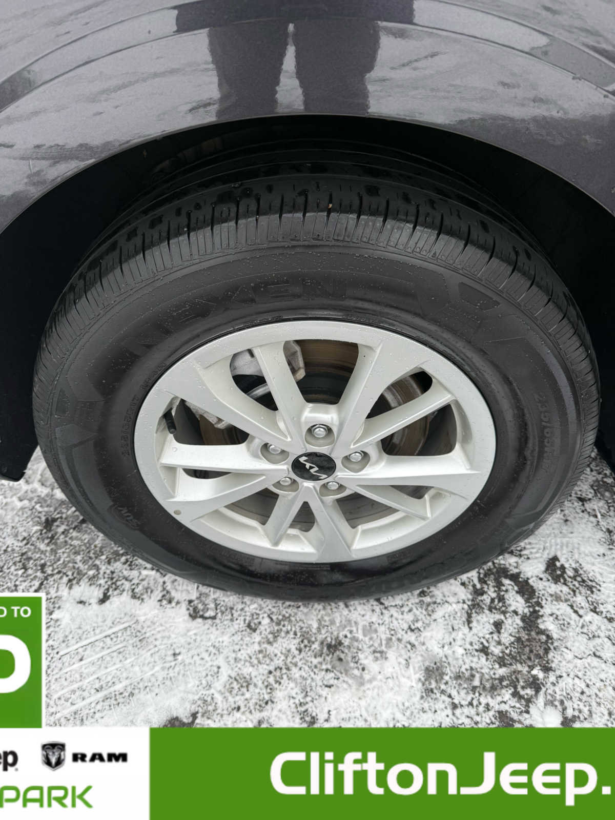 Used 2024 Kia Carnival LX image 31