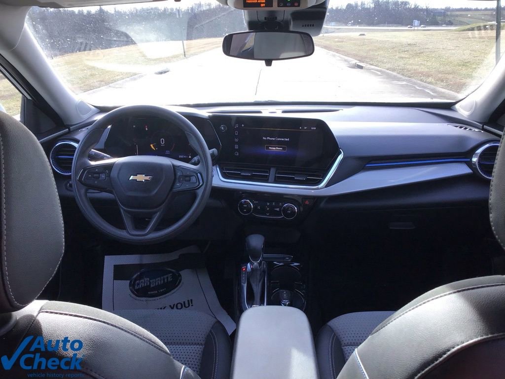 Used 2025 Chevrolet Trax LT image 16