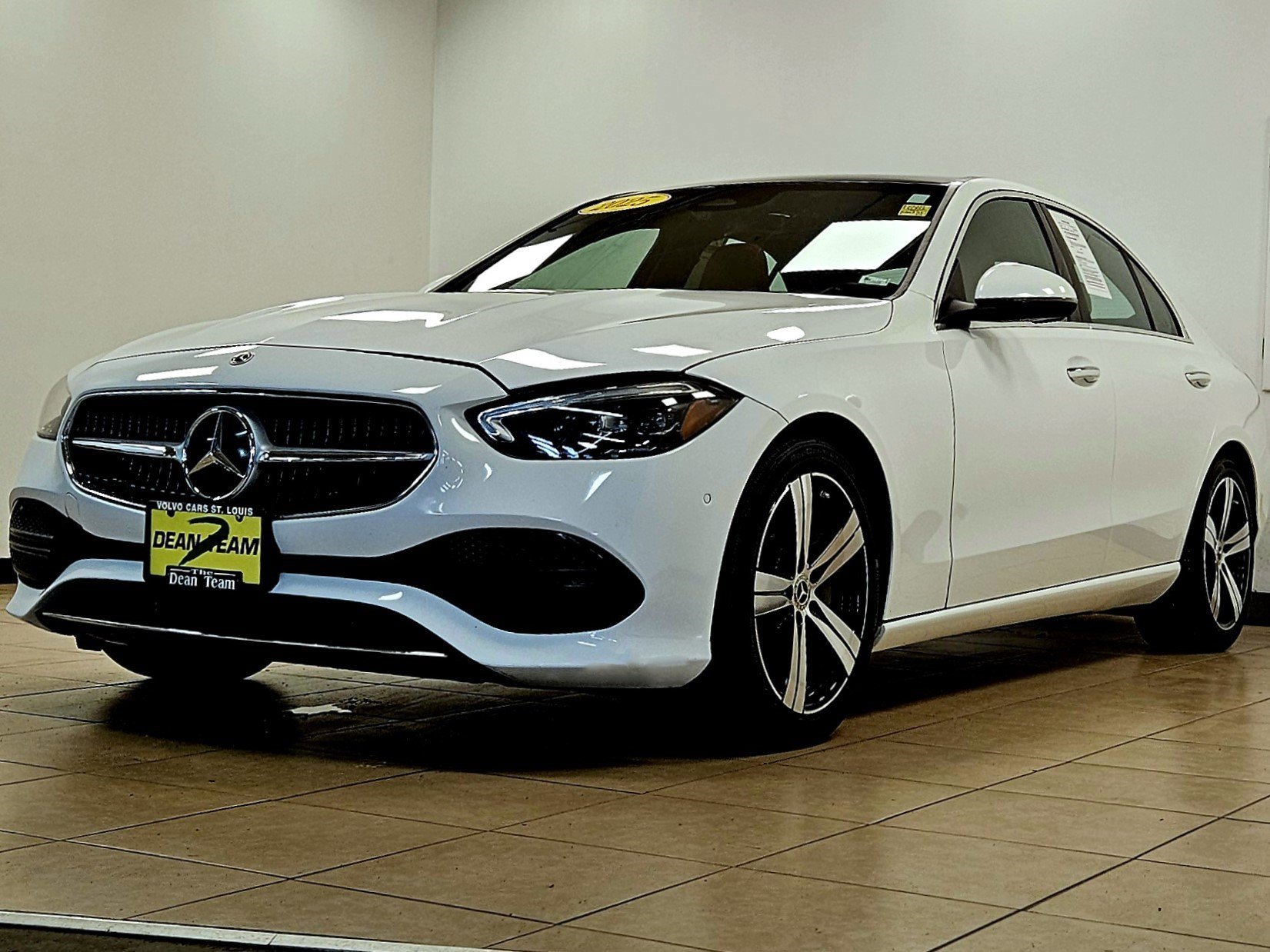 Used 2025 Mercedes-Benz C 300 4MATIC Sedan image 2