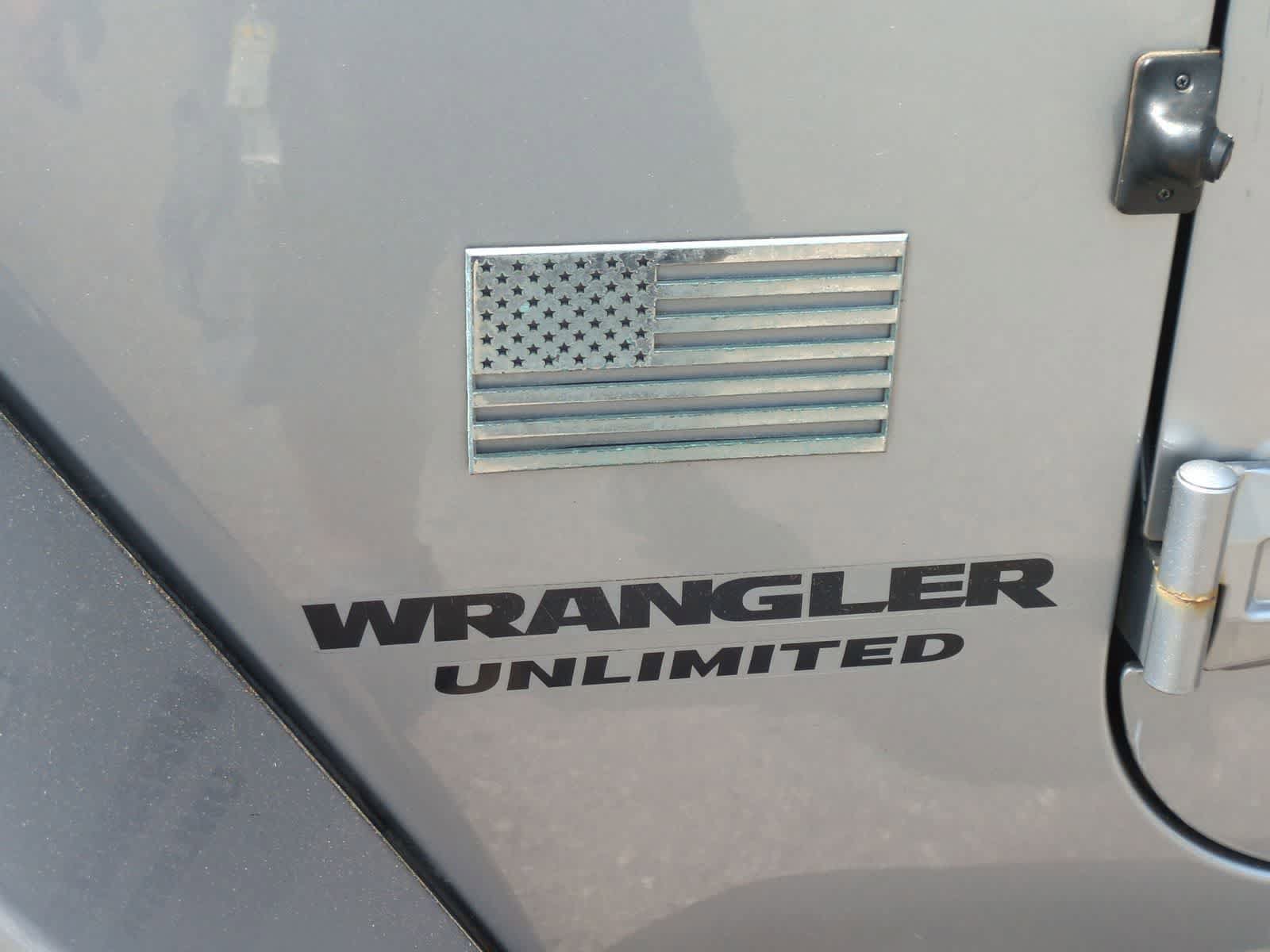 Used 2014 Jeep Wrangler Unlimited Sahara w/ Dual Top Group AWD/4WD image 13