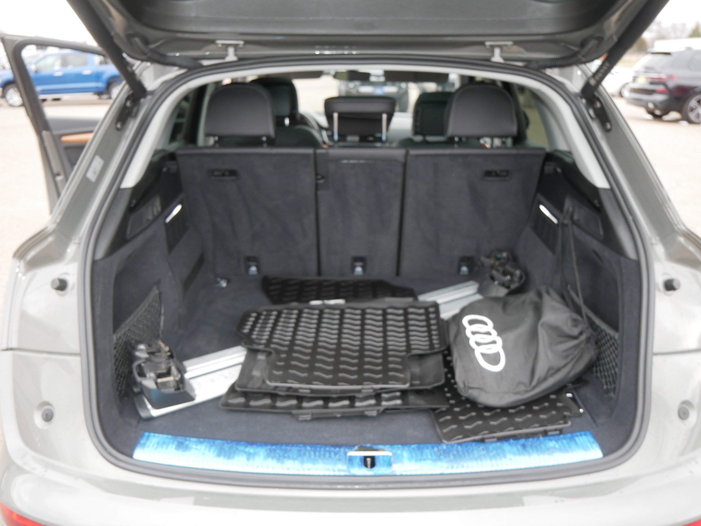 Used 2023 Audi Q5 e Premium w/ Convenience Package AWD/4WD image 18