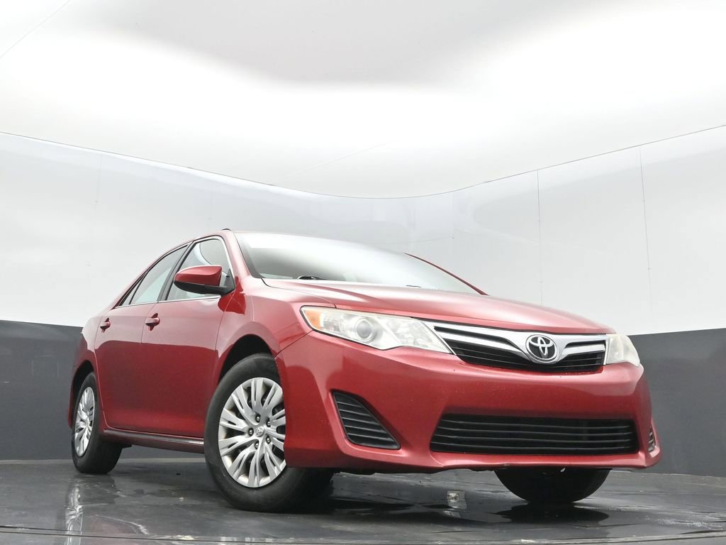 Used 2014 Toyota Camry LE FWD image 25