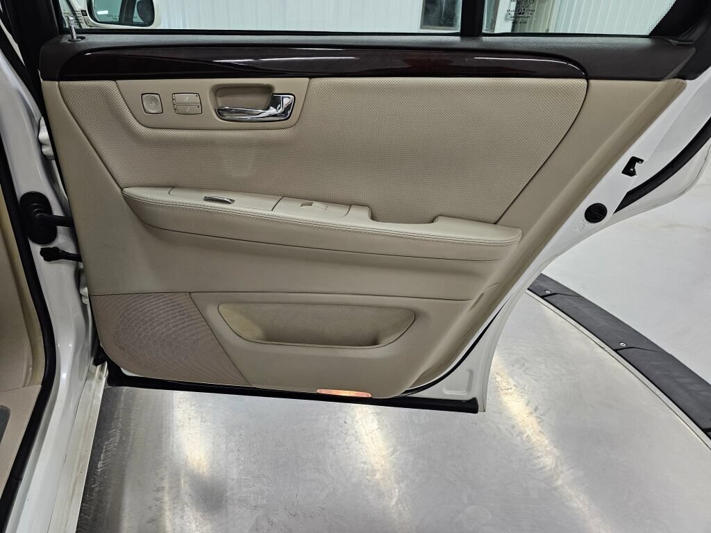 Used 2009 Cadillac DTS FWD image 31