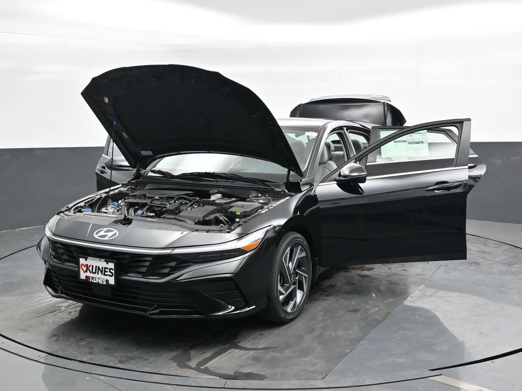 Used 2025 Hyundai Elantra Limited FWD image 55