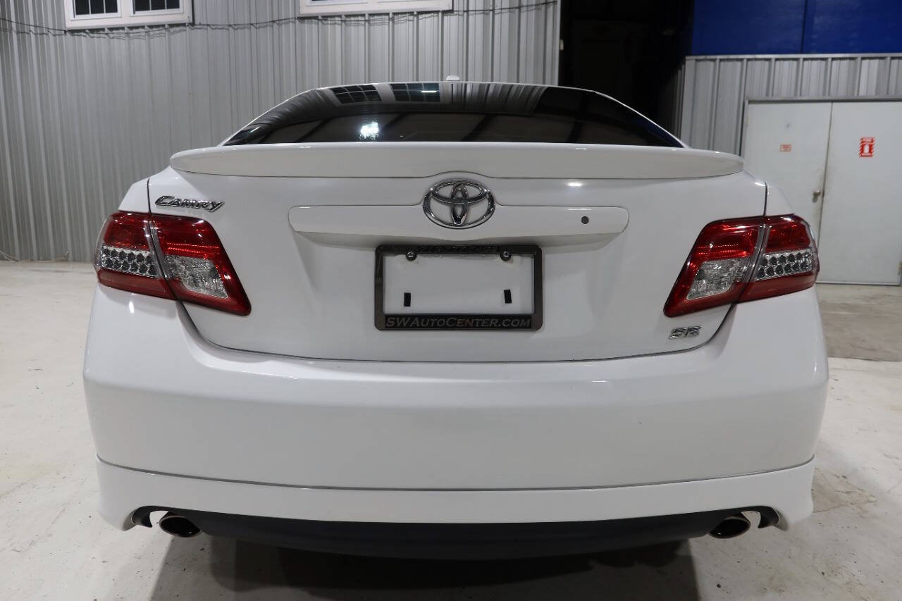 Used 2011 Toyota Camry SE w/ SE Extra-Value Pkg #1 FWD image 4
