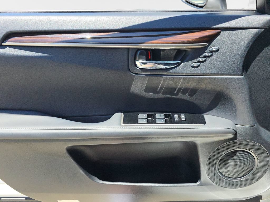 Used 2016 Lexus ES 300h w/ Navigation System Package FWD image 20