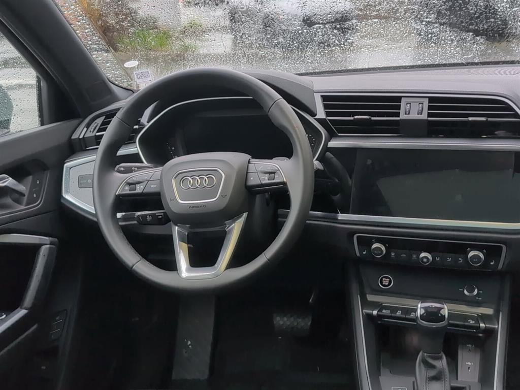 Used 2025 Audi Q3 2.0T Premium w/ Convenience Package image 9