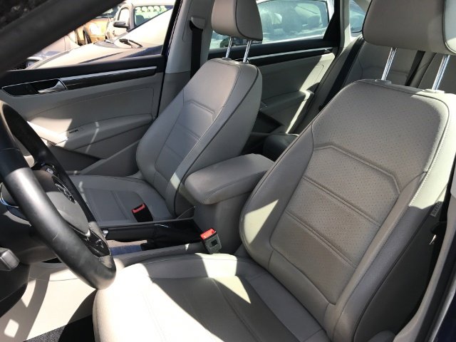 Used 2016 Volkswagen Passat 1.8T SE FWD image 9