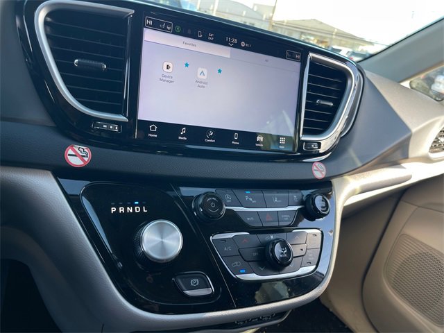 Used 2024 Chrysler Pacifica Touring-L image 15