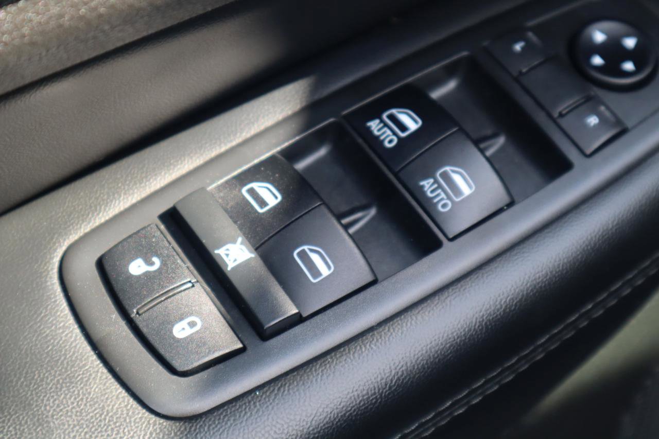 Used 2019 Jeep Grand Cherokee Laredo w/ 18" Wheel & 8.4" Radio Group image 63