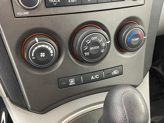 Used 2008 Kia Rondo LX w/ Convenience Pkg image 8