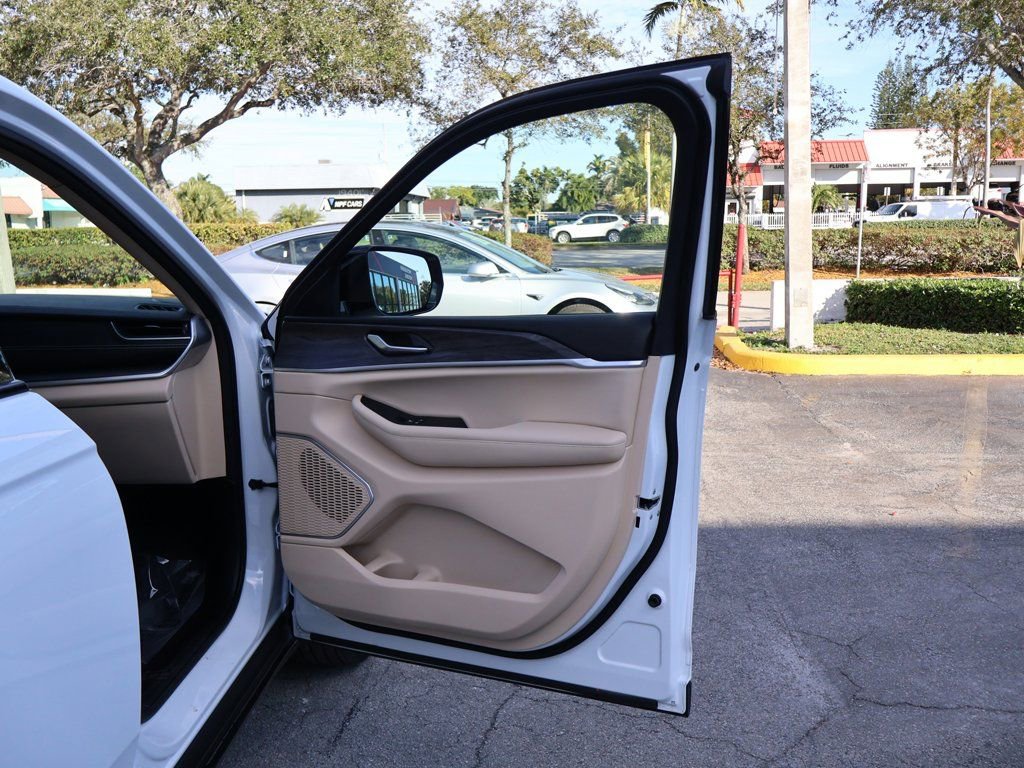 Used 2022 Jeep Grand Cherokee Limited w/ Trailer Tow Prep Group (B) image 26