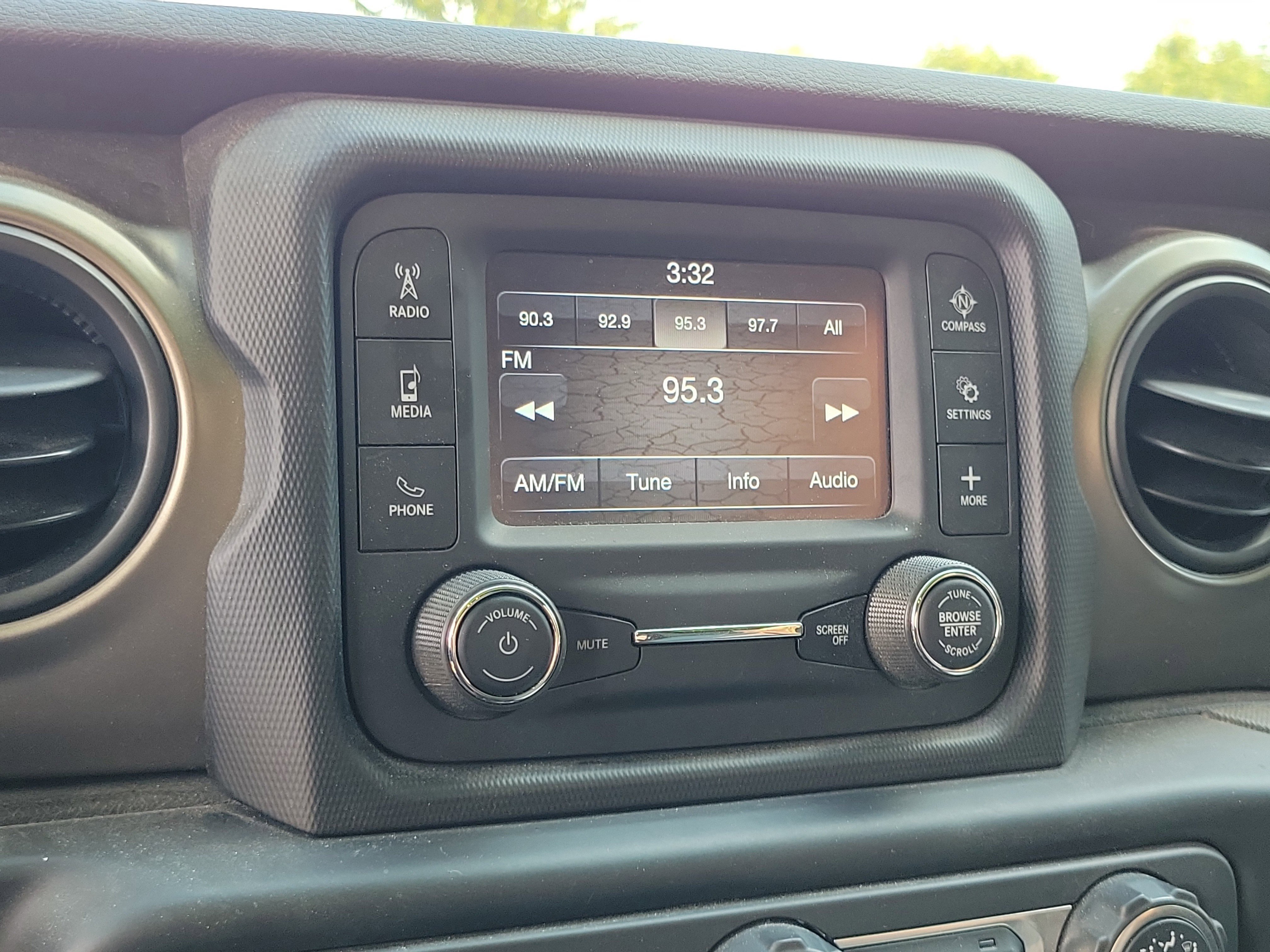 Used 2019 Jeep Wrangler Sport image 23