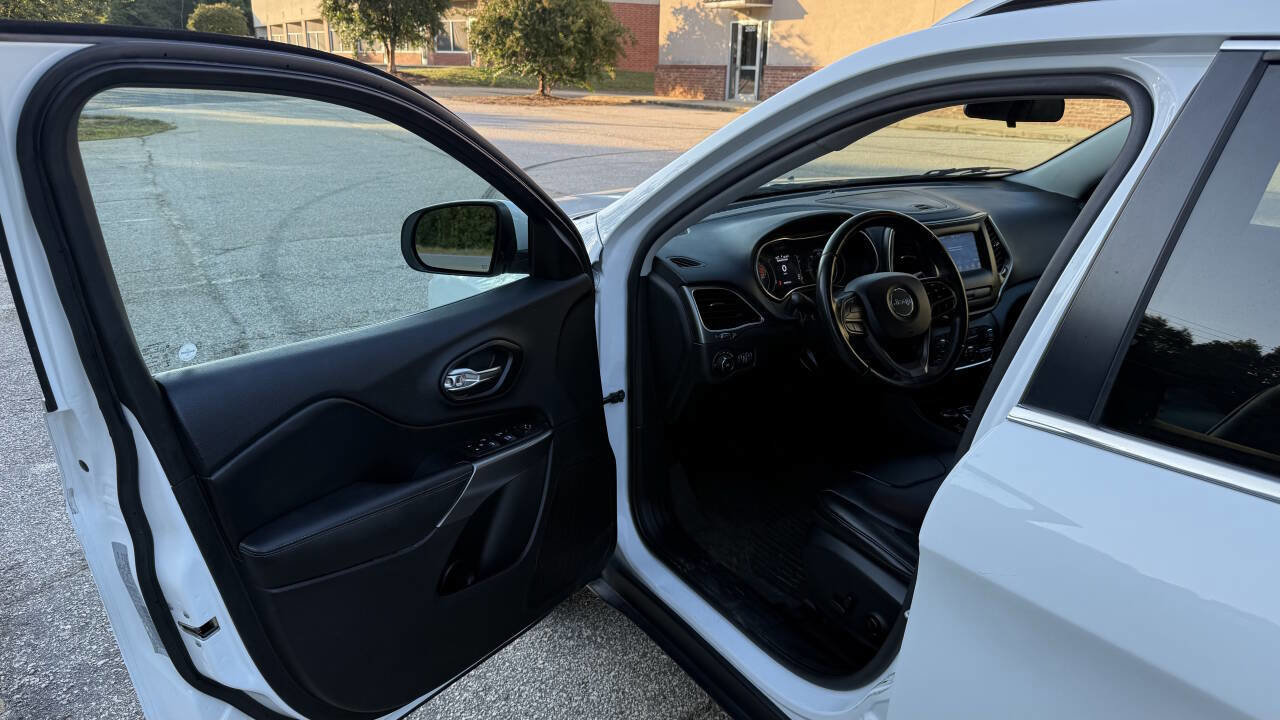 Used 2019 Jeep Cherokee Latitude Plus image 12