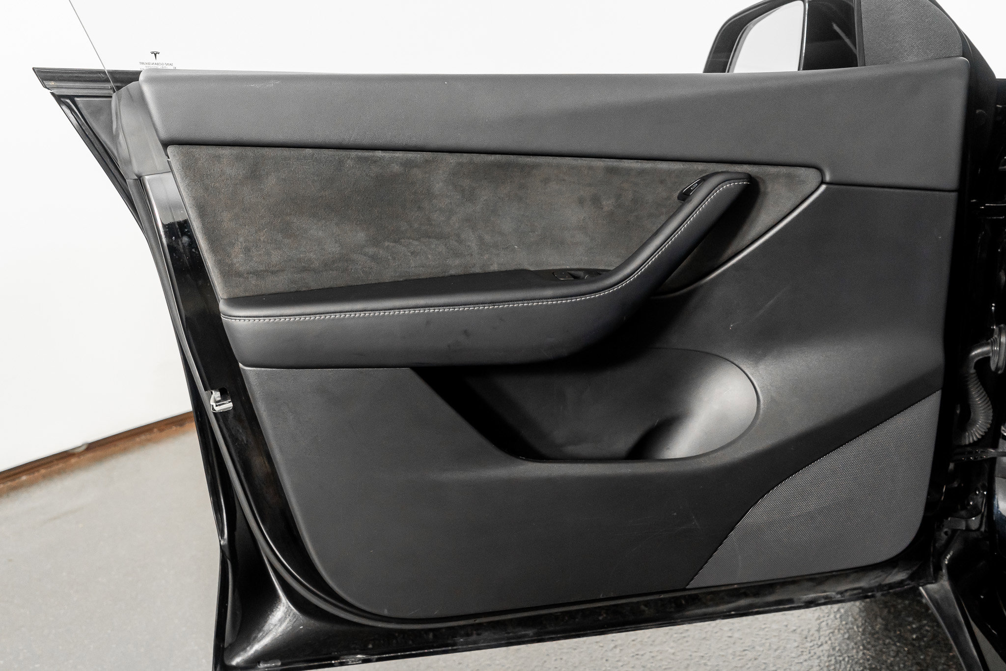 Used 2022 Tesla Model Y Long Range image 40