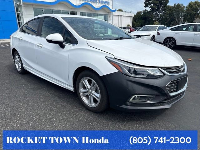 Used 2016 Chevrolet Cruze LT w/ Sun And Sound Package FWD image 4