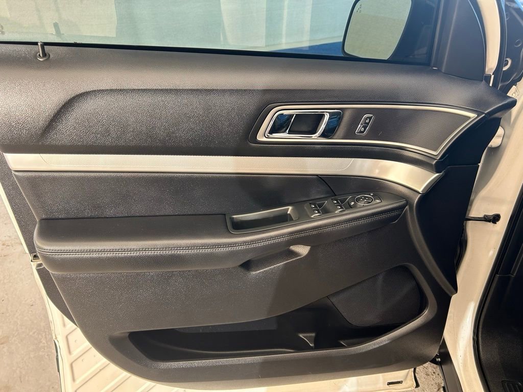 Used 2017 Ford Explorer XLT w/ Equipment Group 202A image 27