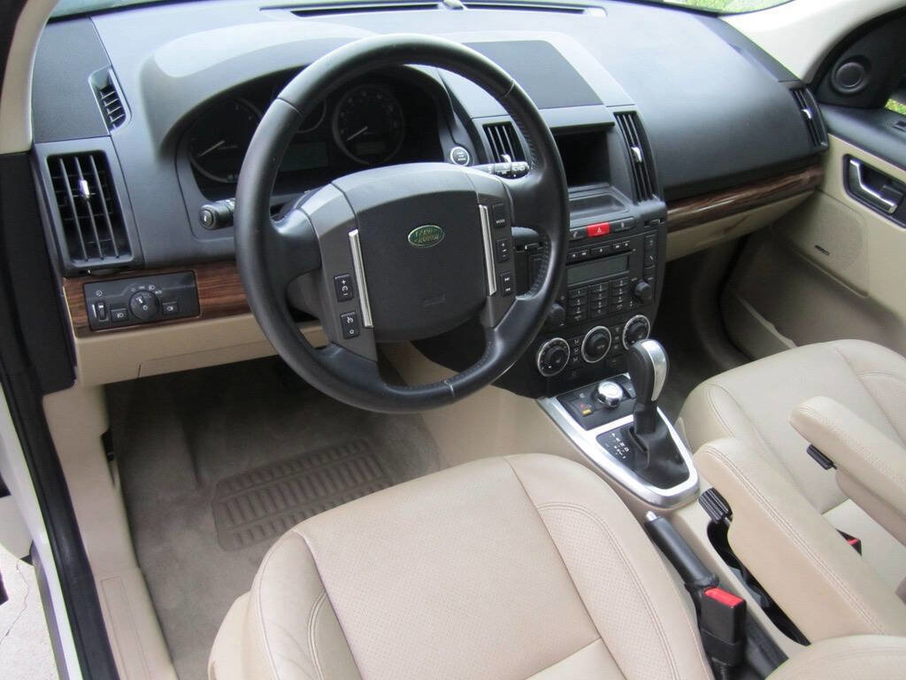 Used 2009 Land Rover LR2 HSE image 17