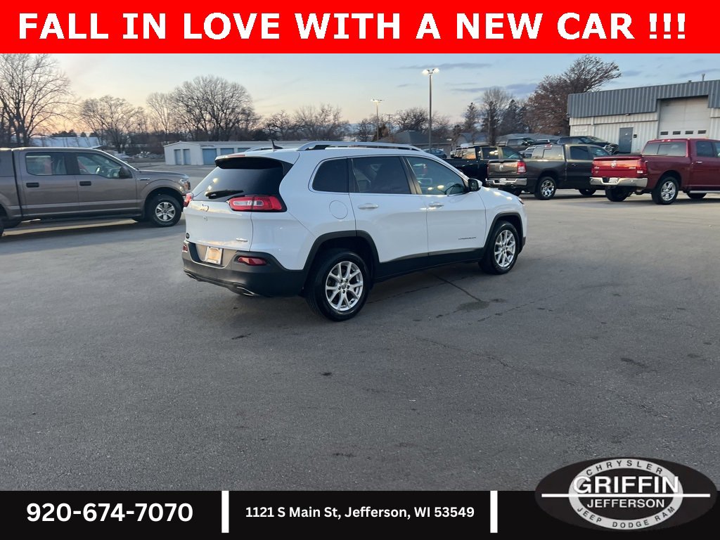 Used 2017 Jeep Cherokee Latitude w/ Cold Weather Group image 11