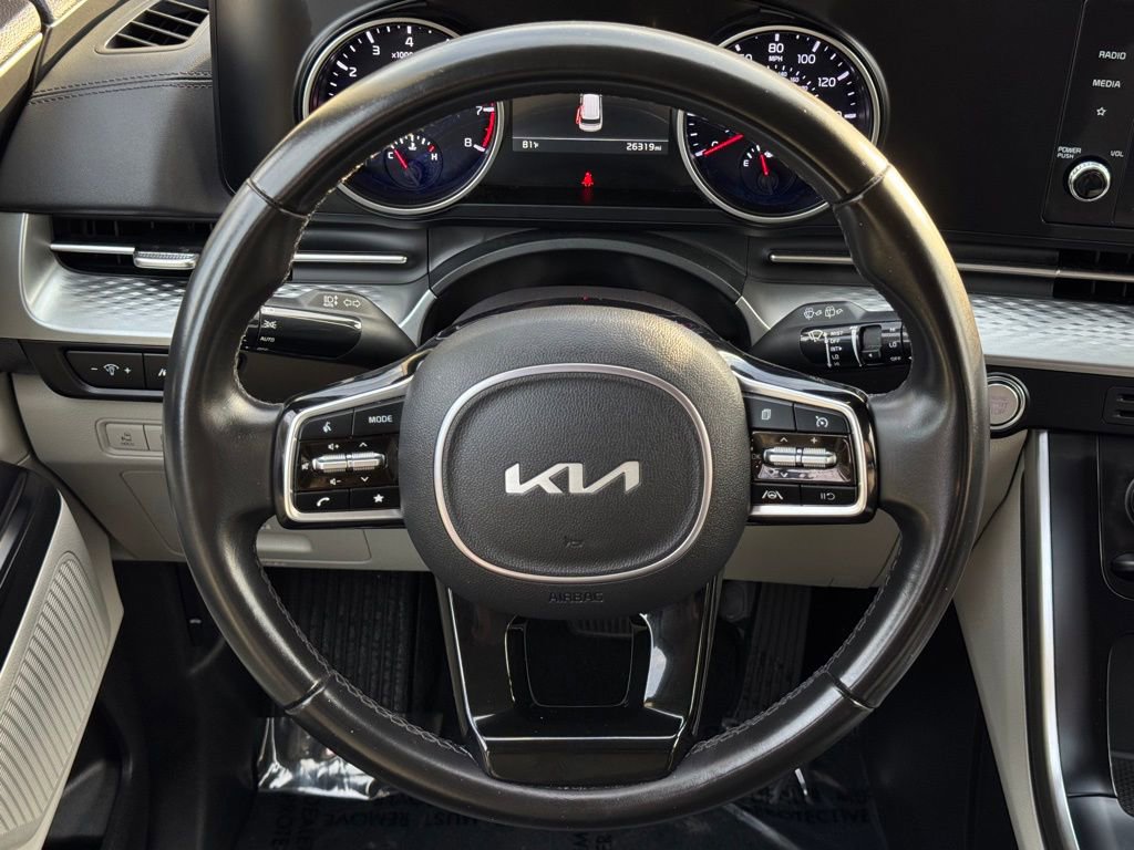 Used 2024 Kia Carnival LX image 20