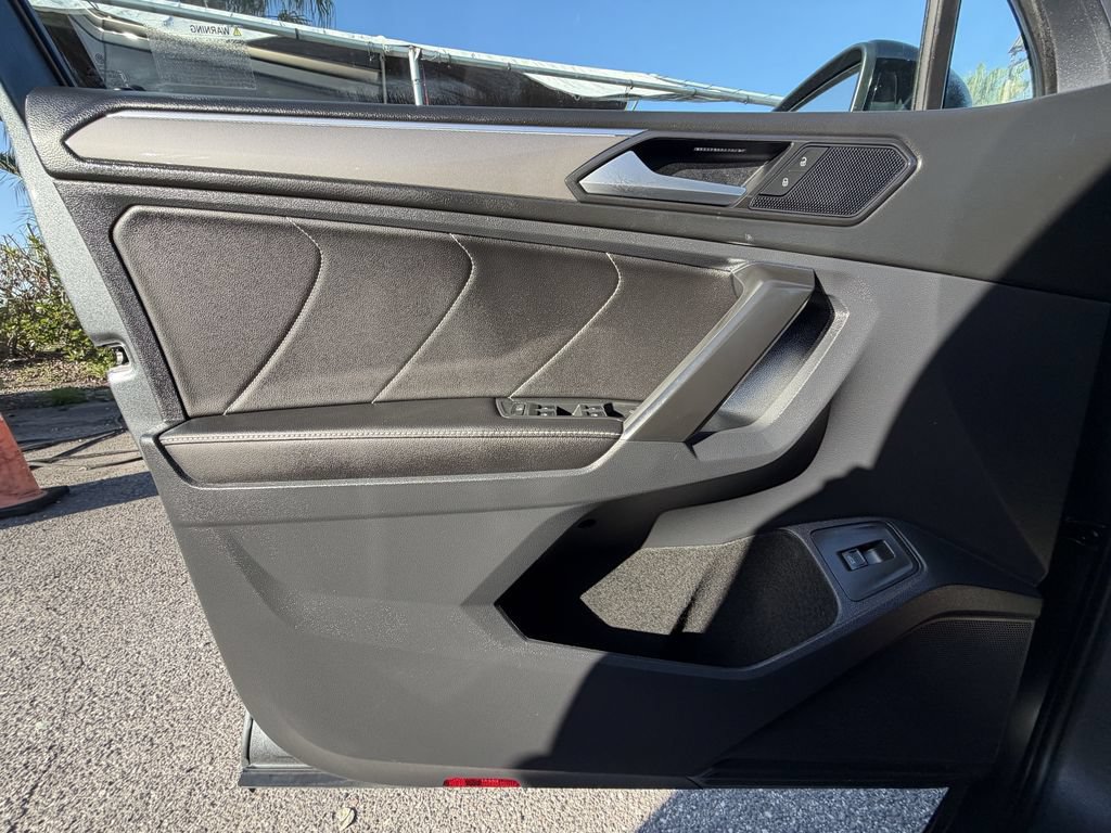 Used 2023 Volkswagen Tiguan SE R-Line FWD image 20