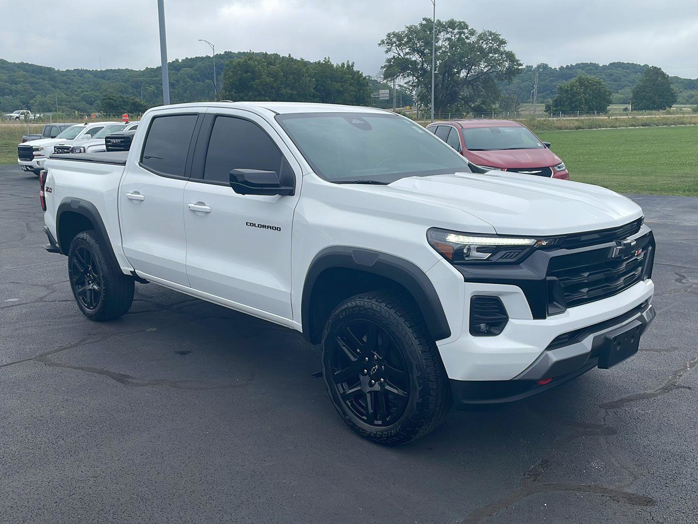 Used 2024 Chevrolet Colorado Z71 w/ Z71 Convenience Package 2 AWD/4WD image 9