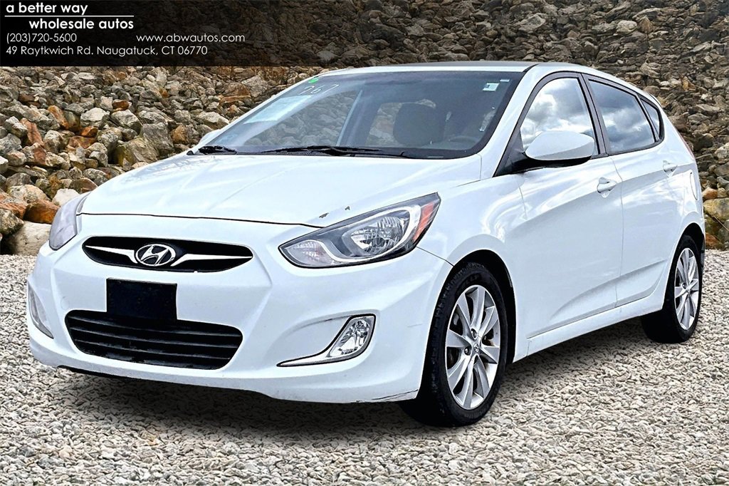 Used 2012 Hyundai Accent SE image 1