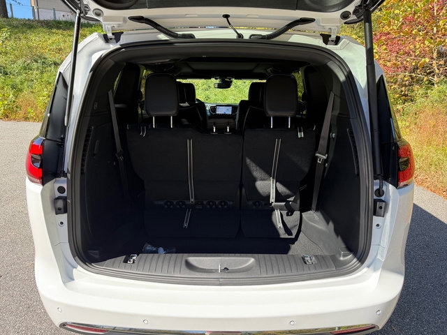 New 2026 Chrysler Pacifica Limited image 18