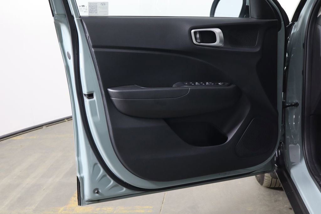 Used 2025 Hyundai Venue SE FWD image 20