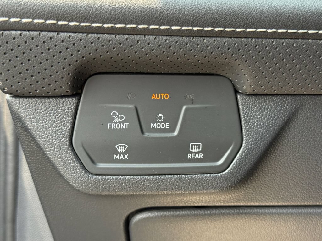 Used 2025 Volkswagen Atlas SE FWD image 20