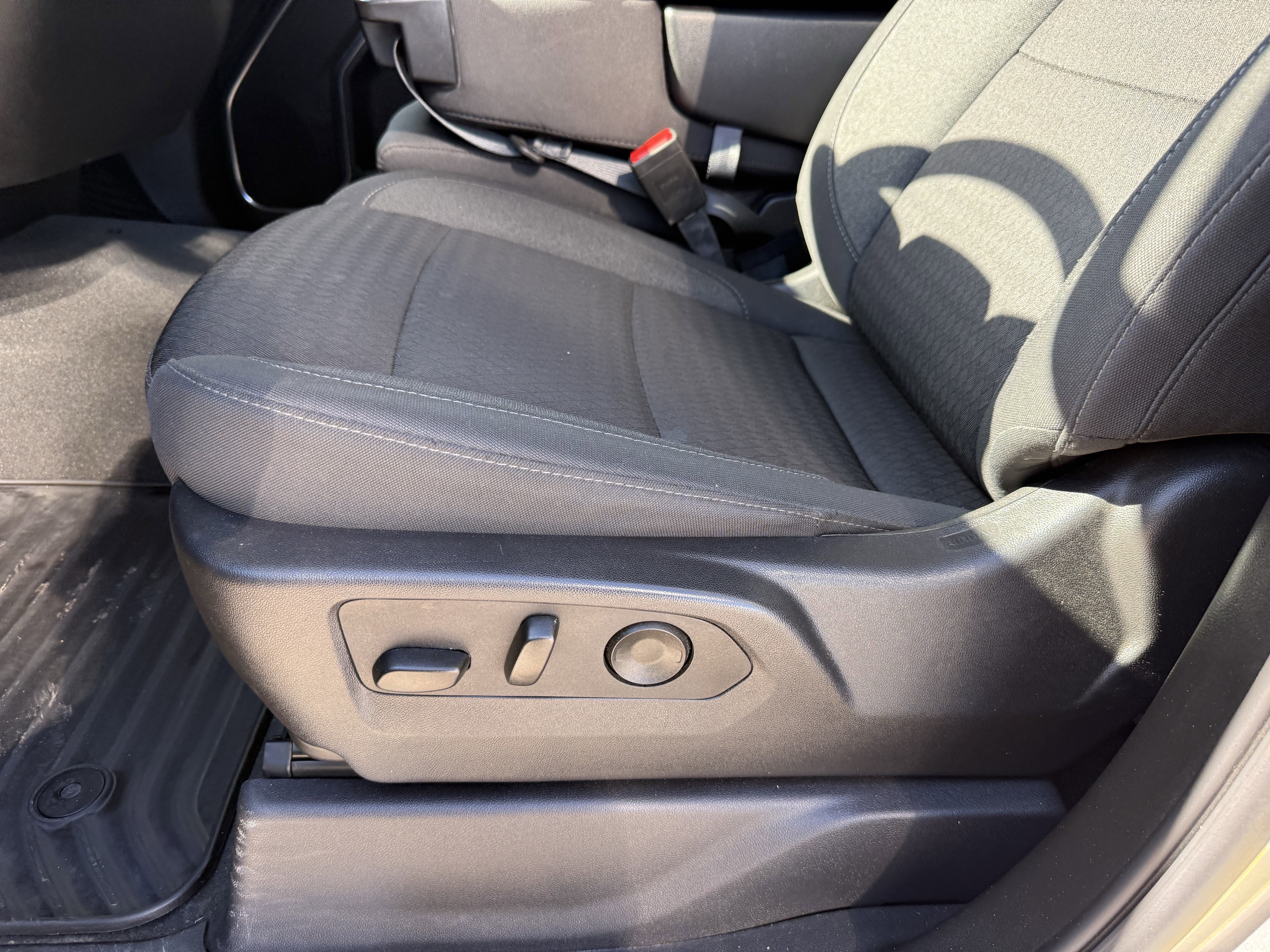 Used 2025 Chevrolet Silverado 2500 LT w/ Convenience Package image 27