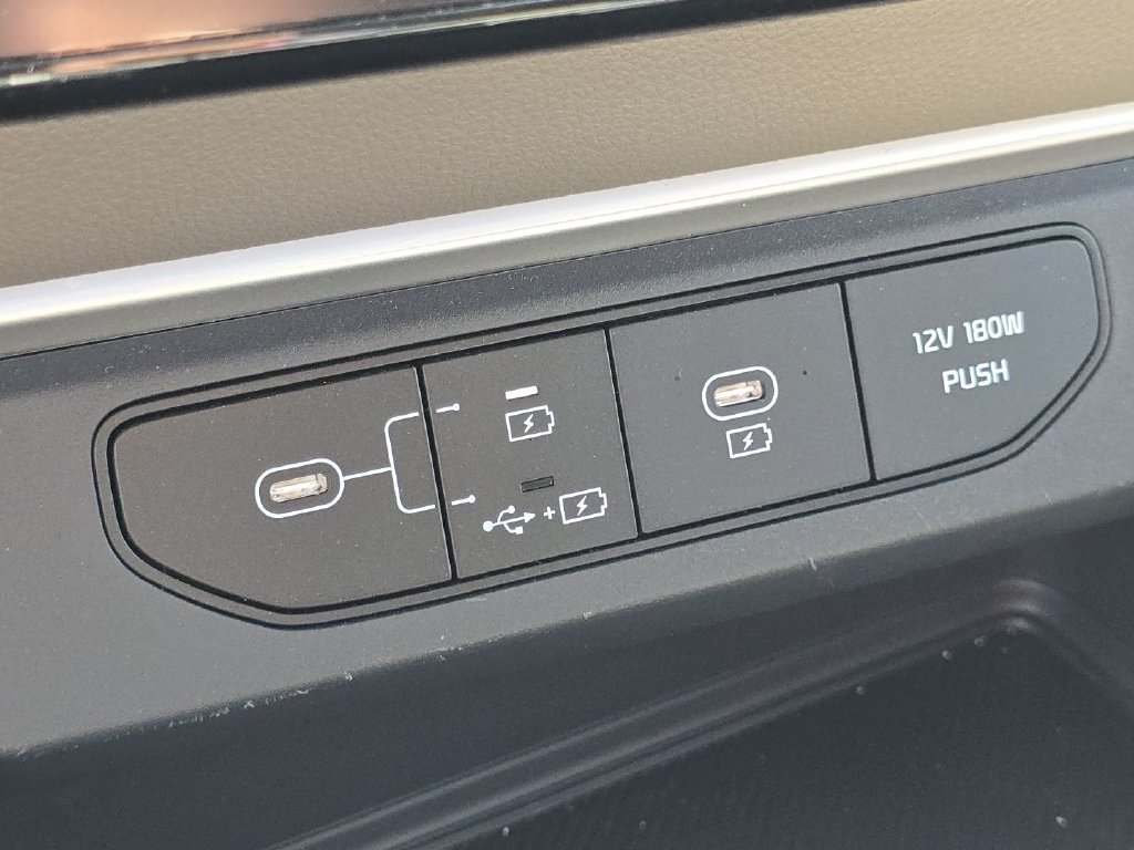 Used 2026 Kia Carnival LX FWD image 28