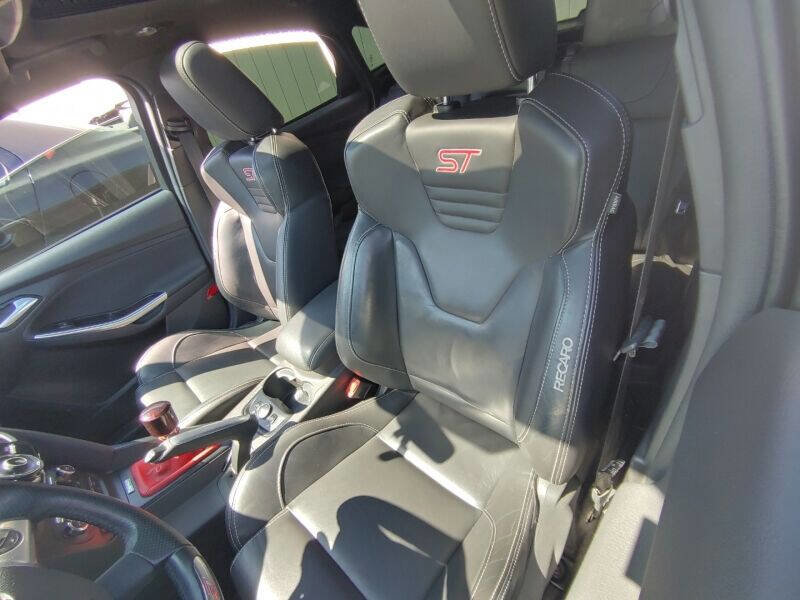 Used 2014 Ford Focus ST w/ Equipment Group 202A image 4