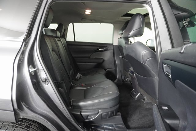 Used 2021 Toyota Highlander XLE image 40