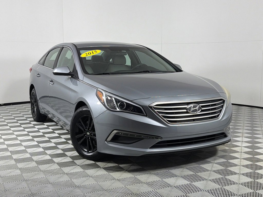 Used 2015 Hyundai Sonata SE FWD image 2